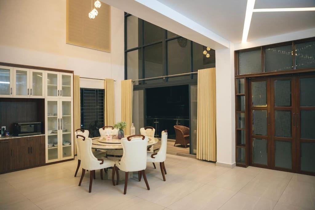 Poolside Villa Дака Екстериор снимка